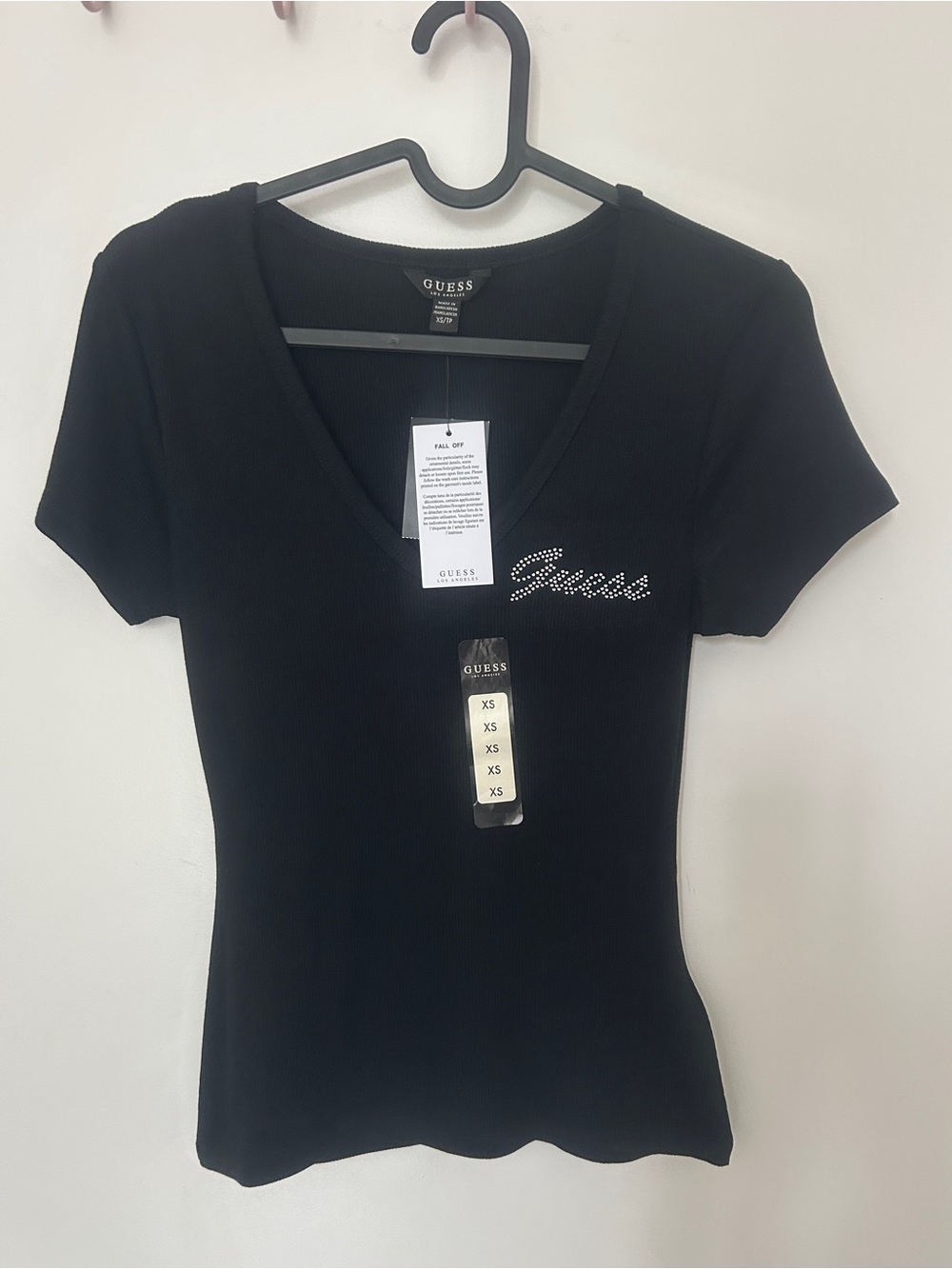 NWT GUESS Black Ribbed Rhinestone Logo V-Neck Short Sleeve Top / Size XS